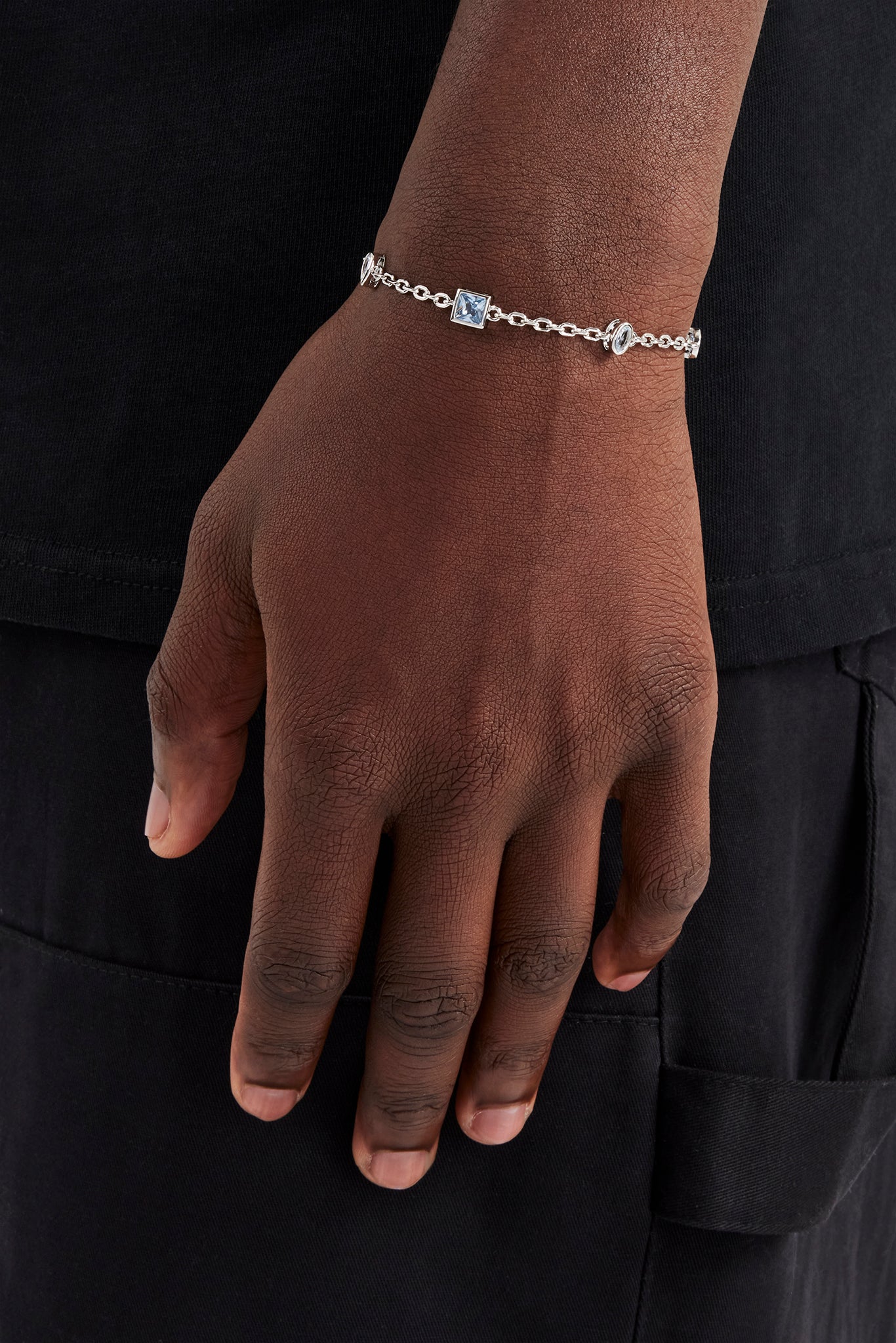 Eisblaues Rolo-Armband mit gemischten Formen – 8 mm