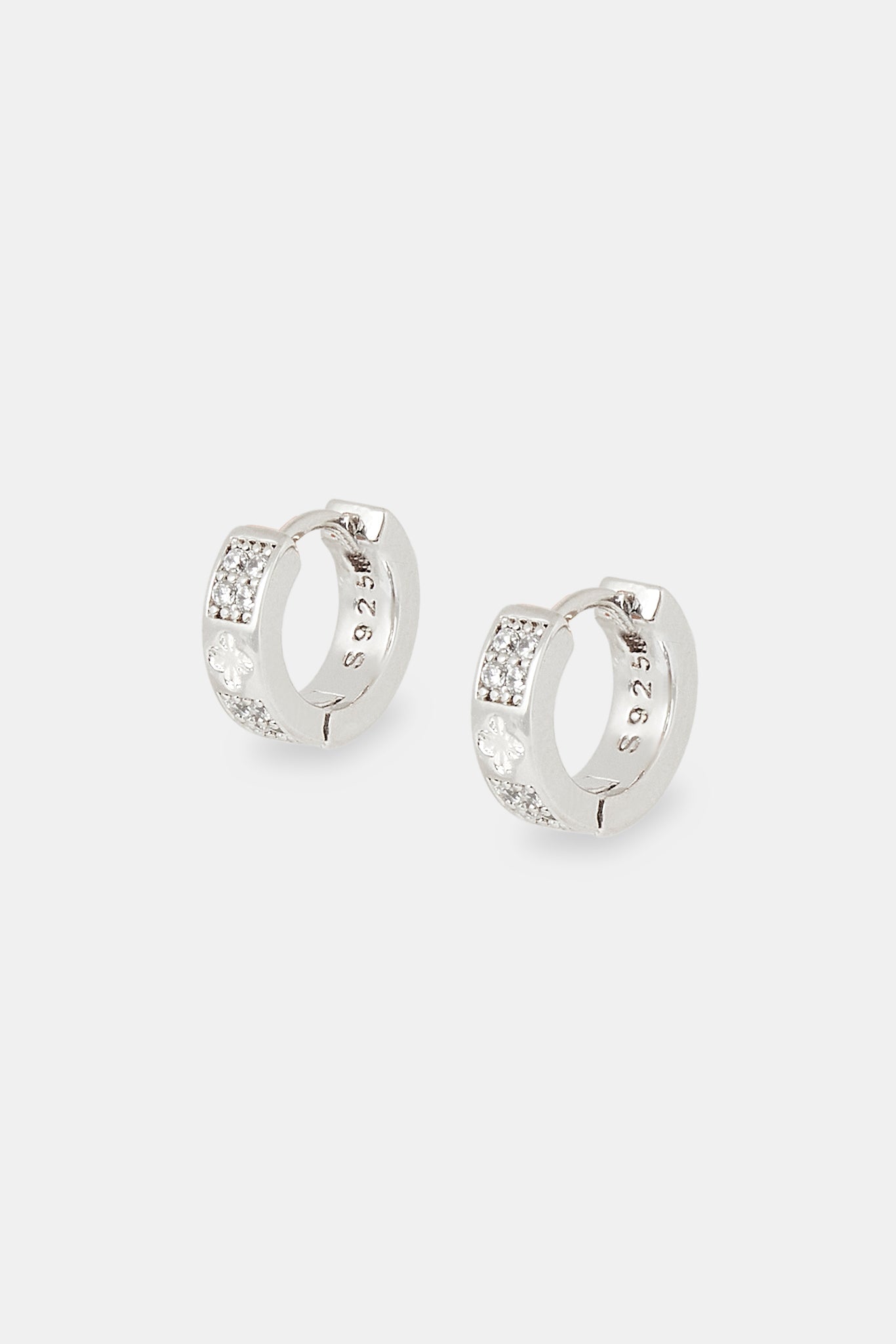 10 mm Iced Engraved Pave Huggies - Weiß