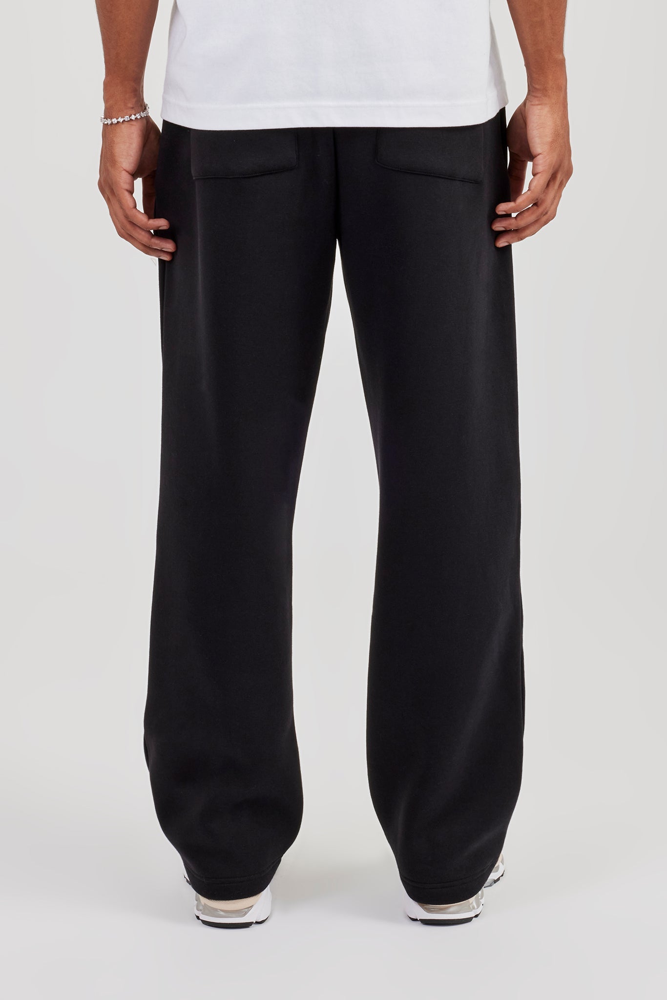 Logo Tab Relaxed Jogger – Black