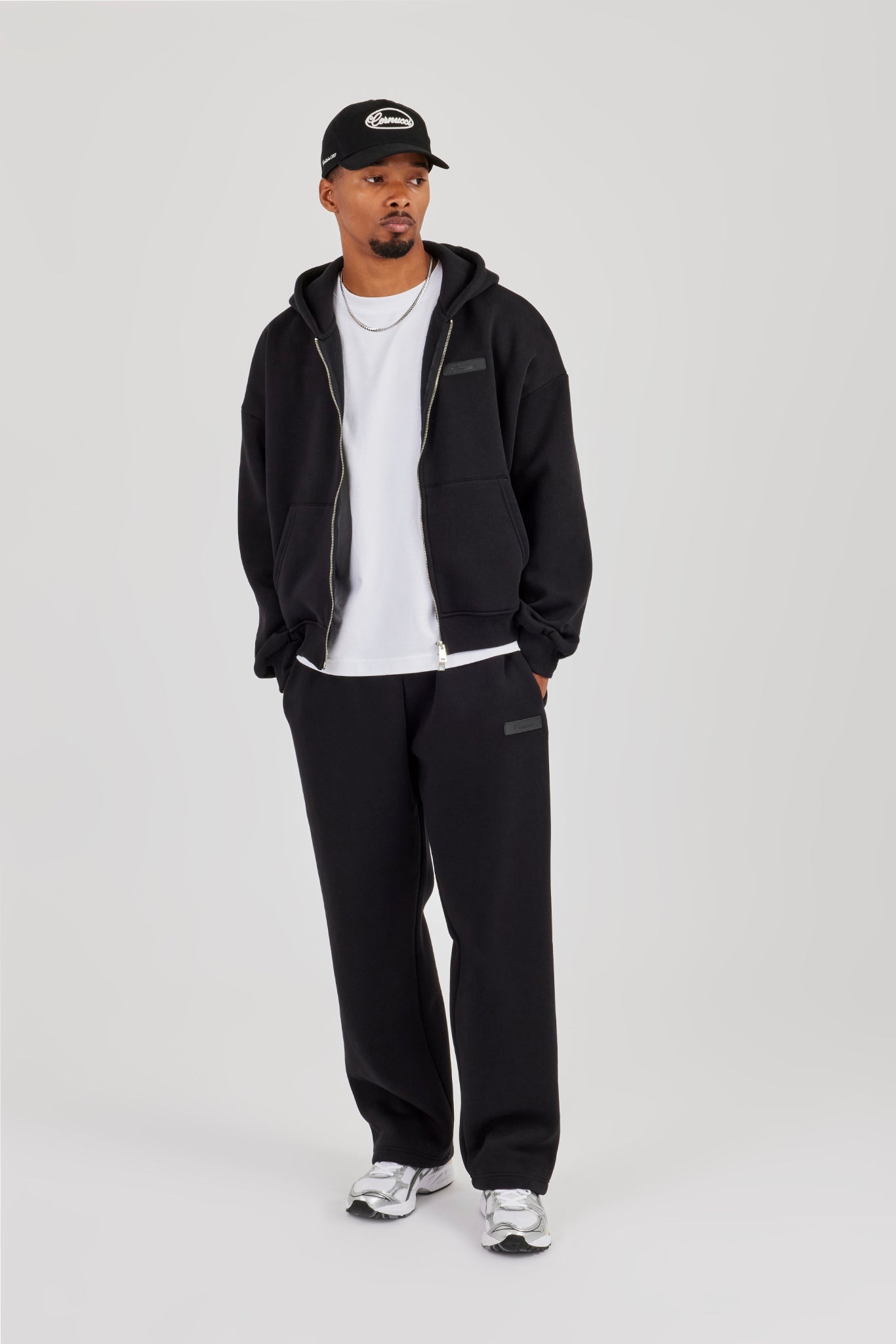 Logo Tab Relaxed Jogger – Black