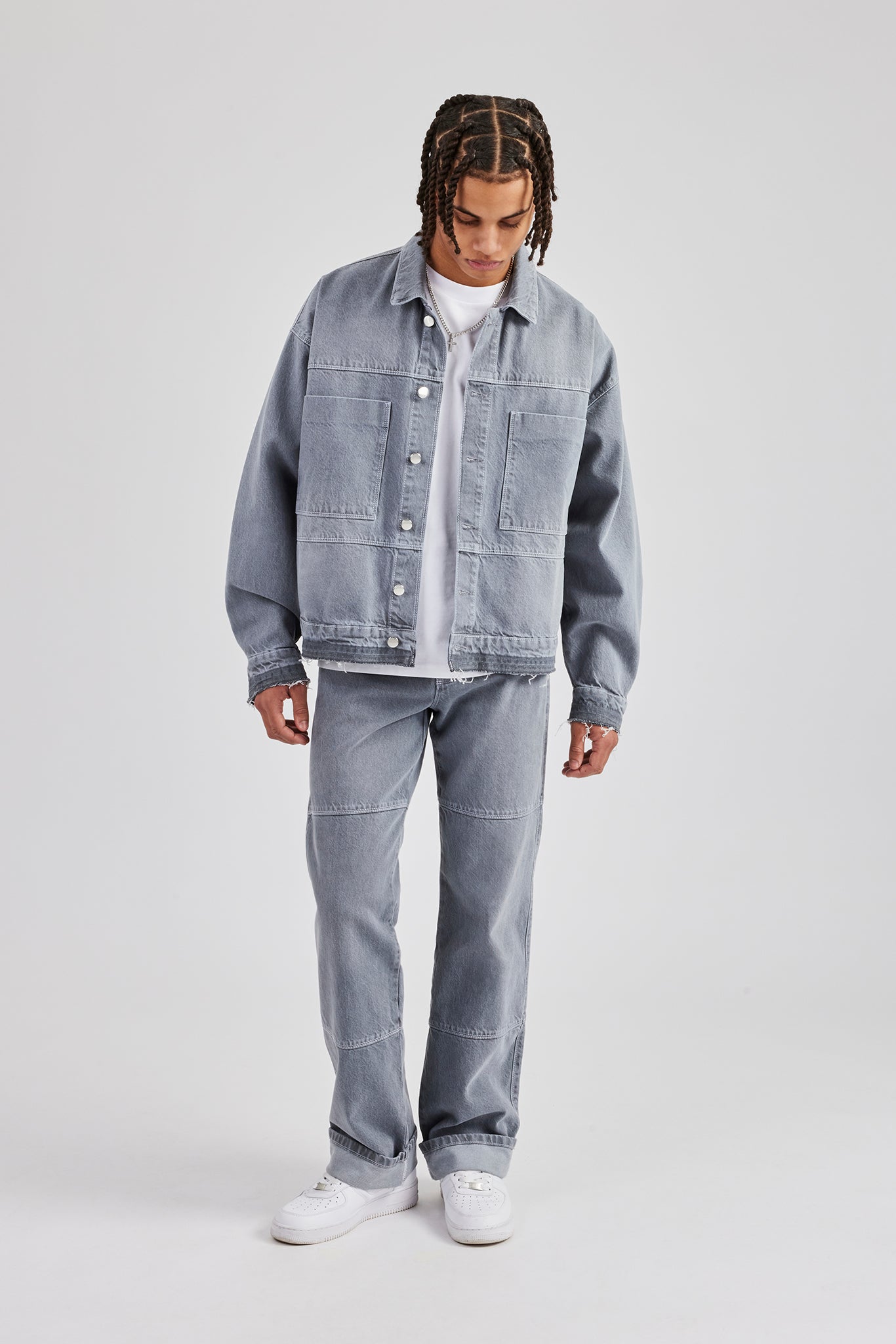 Herren-Jeansjacke mit Kontrastnähten und Umschlagjeans – verwaschenes Grau