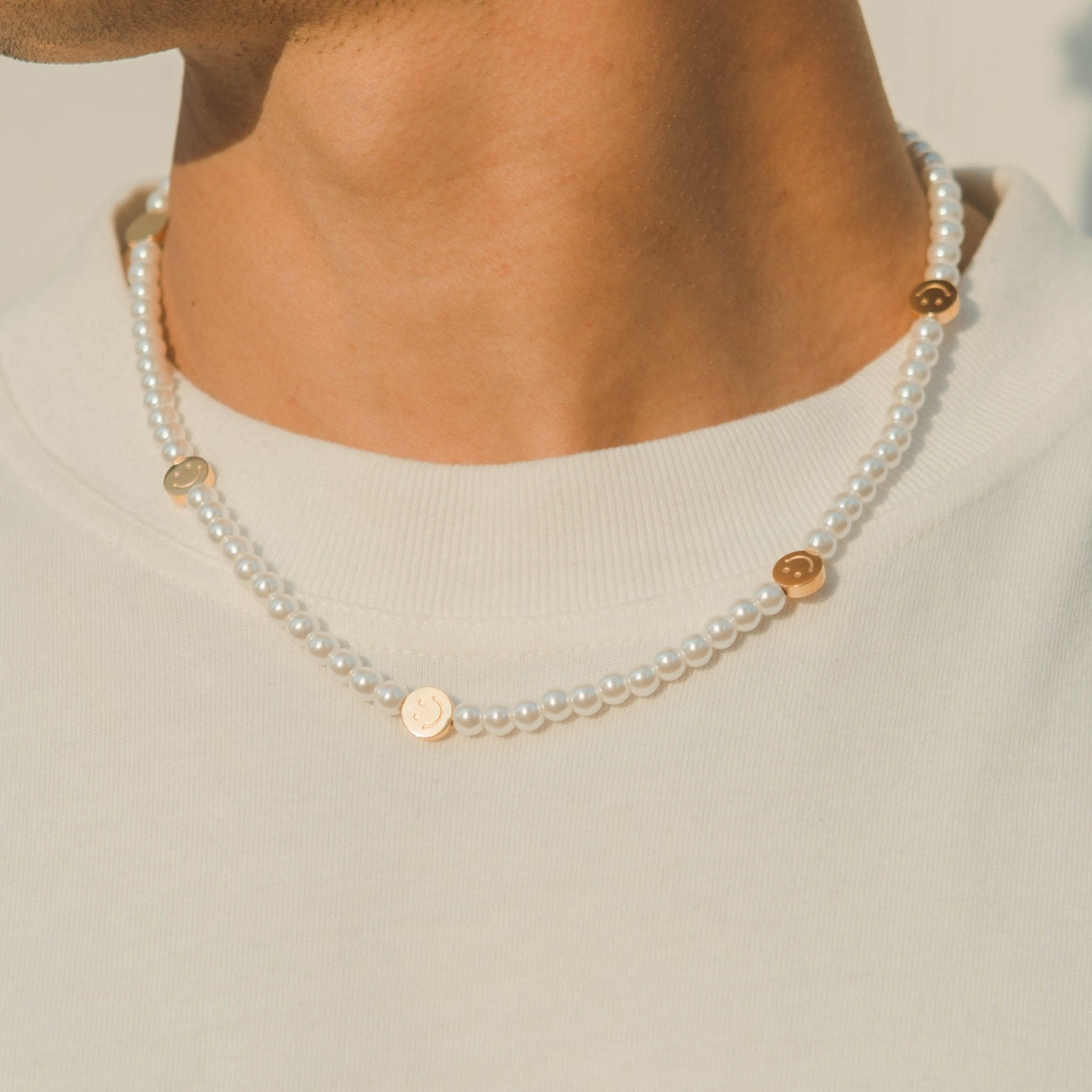 6mm Pearl & Smiley Necklace - Gold - Cernucci