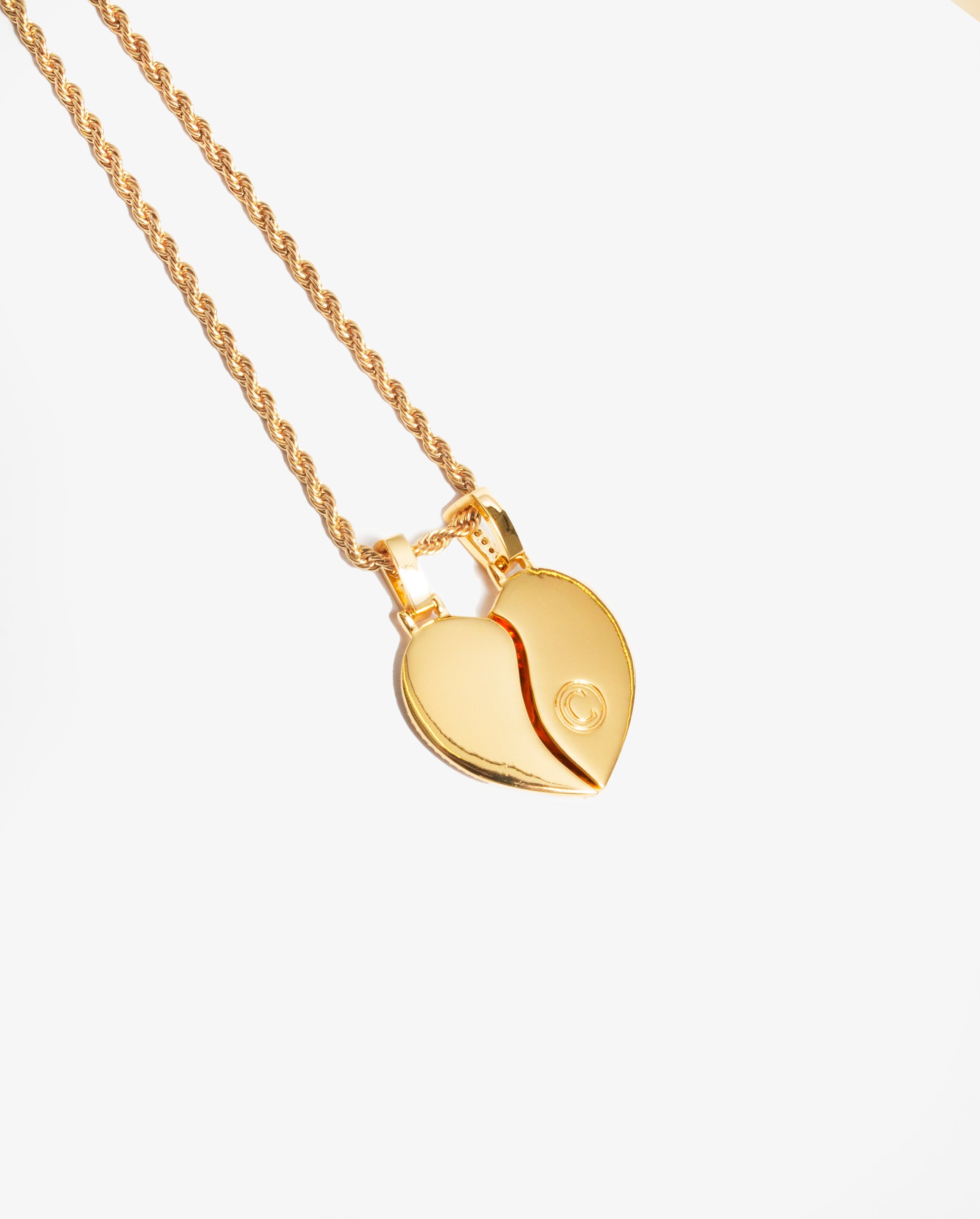 Iced Half Heart Anhänger - Gold