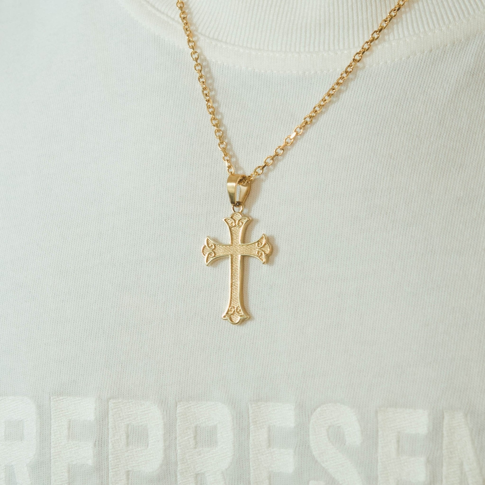 Curved Cross Pendant - Gold - Cernucci
