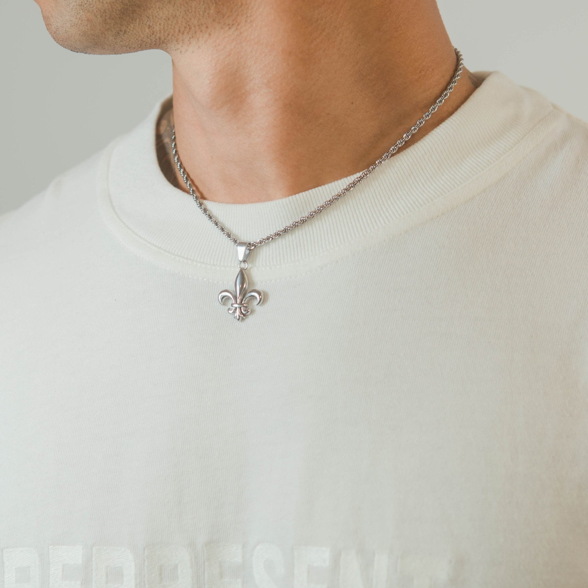 Fleur-de-Lis Pendant - White Gold - Cernucci