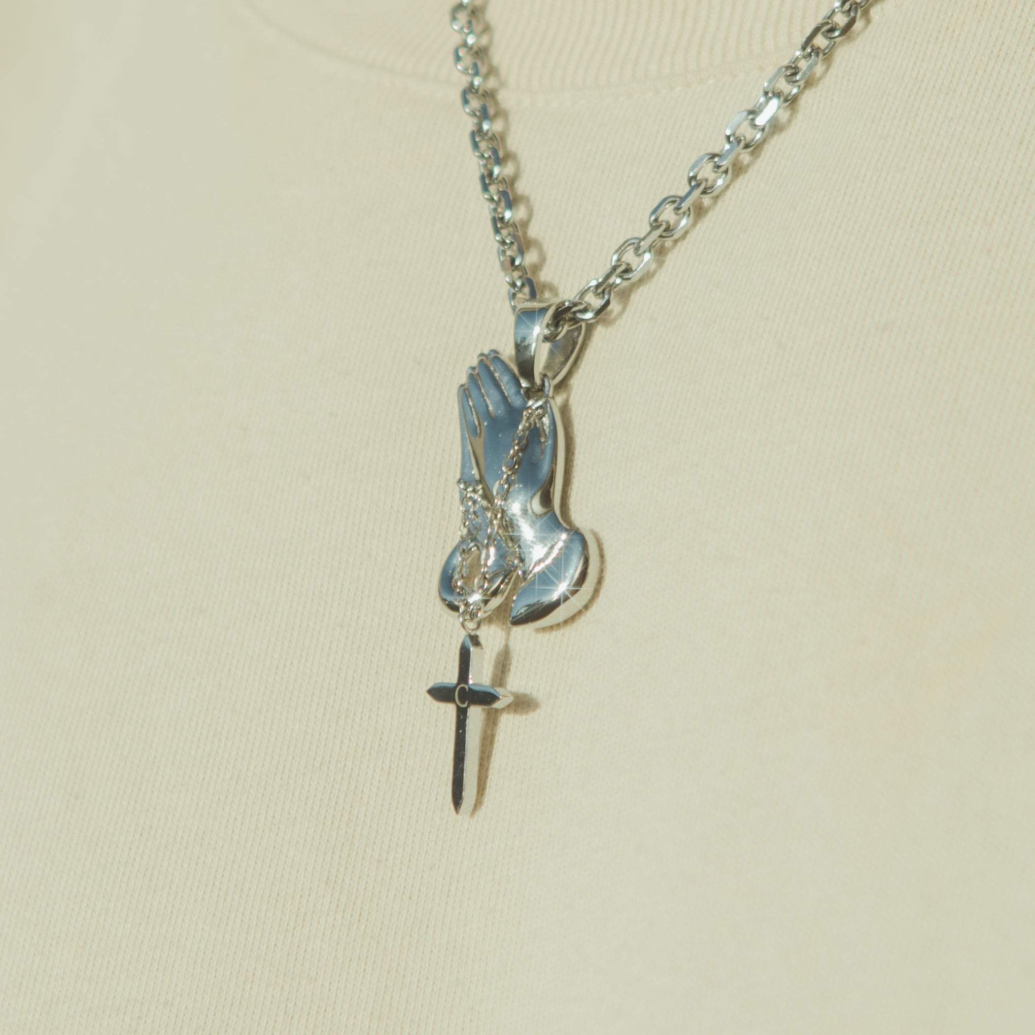 Praying Hands Pendant - White Gold - Cernucci